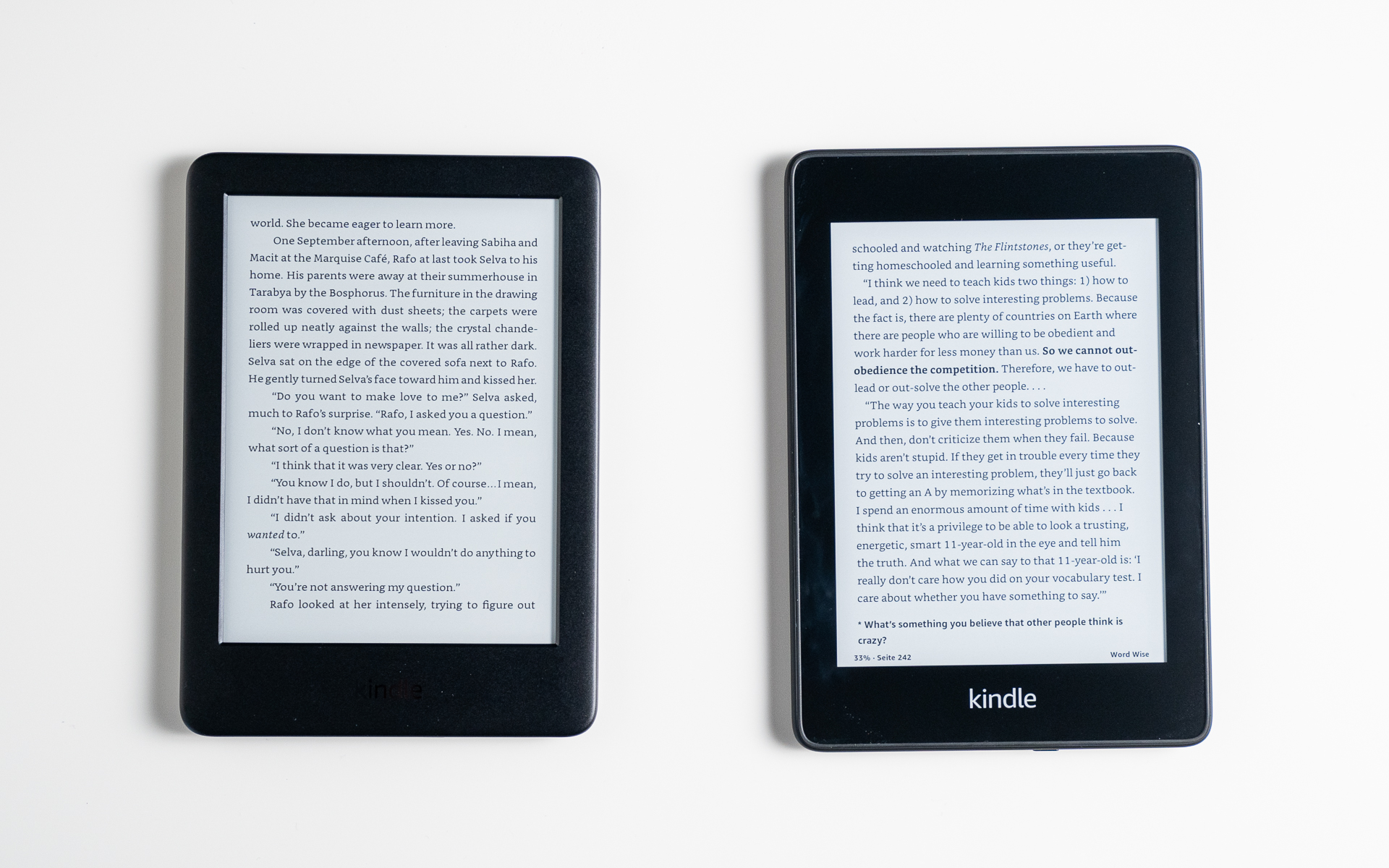 Amazon Kindle Ditampilkan di atas kertas putih
