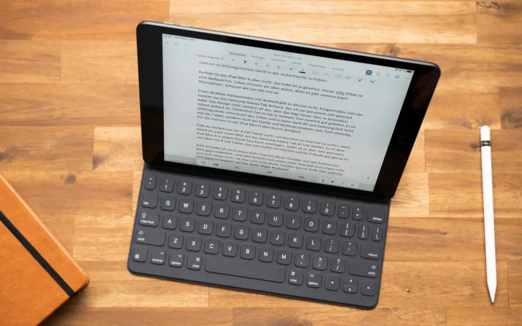 Apple iPad 9 con Smart Keyboard