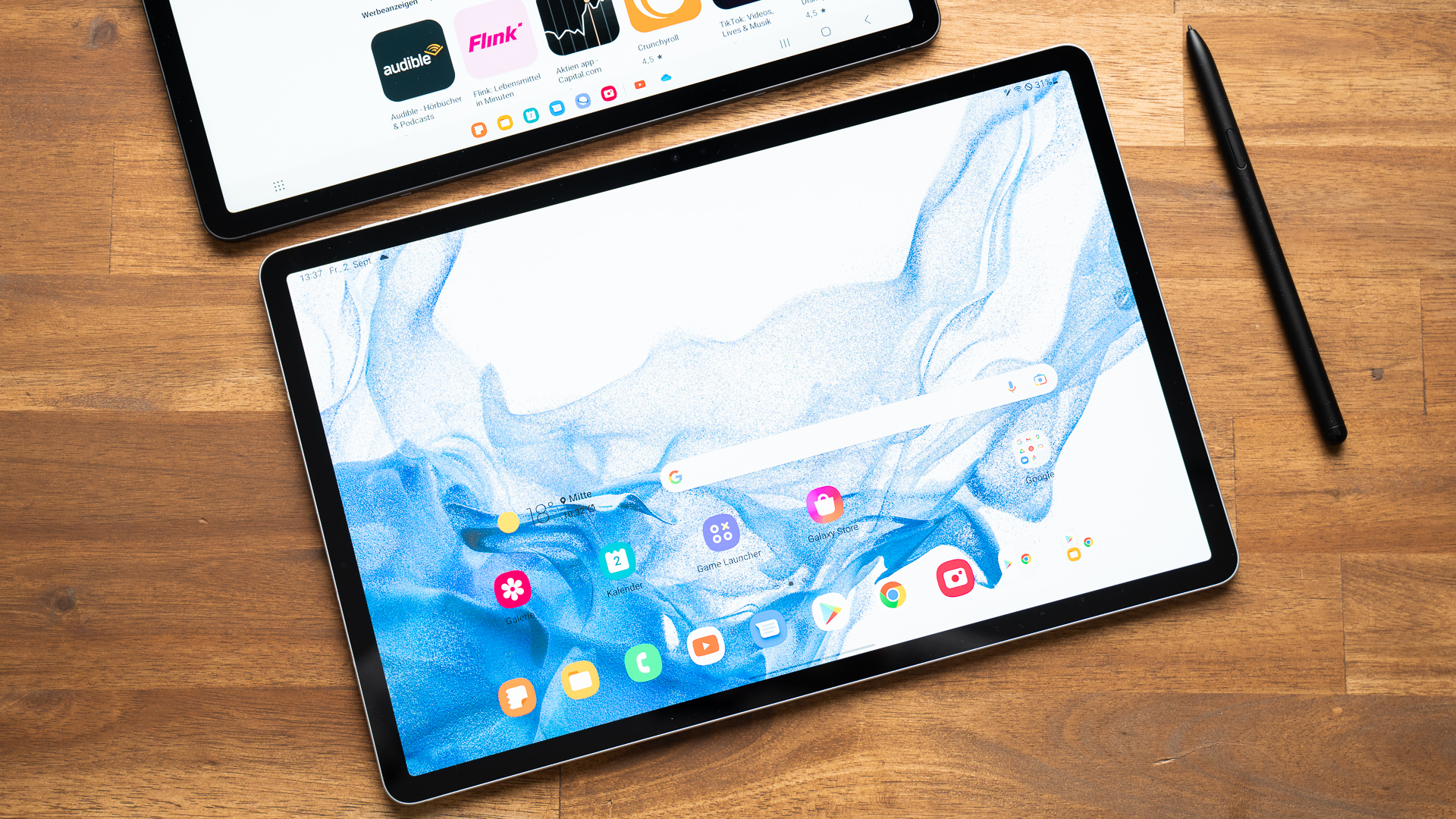 Samsung Galaxy Tab S8 with Android 12L