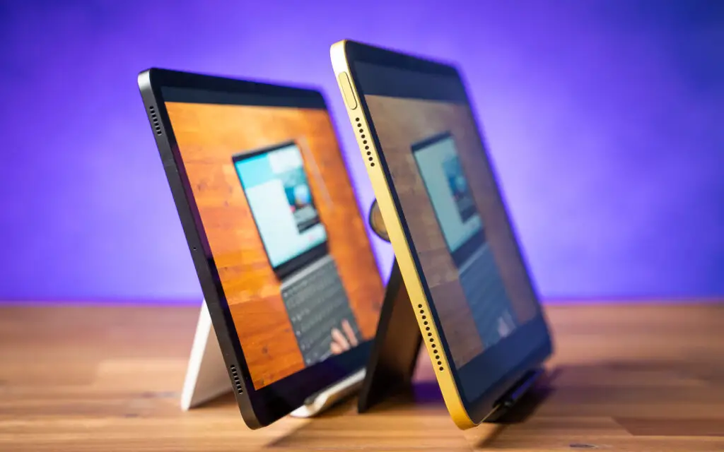 Apple iPad 10 vs. Samsung Galaxy Tab S8 speakers