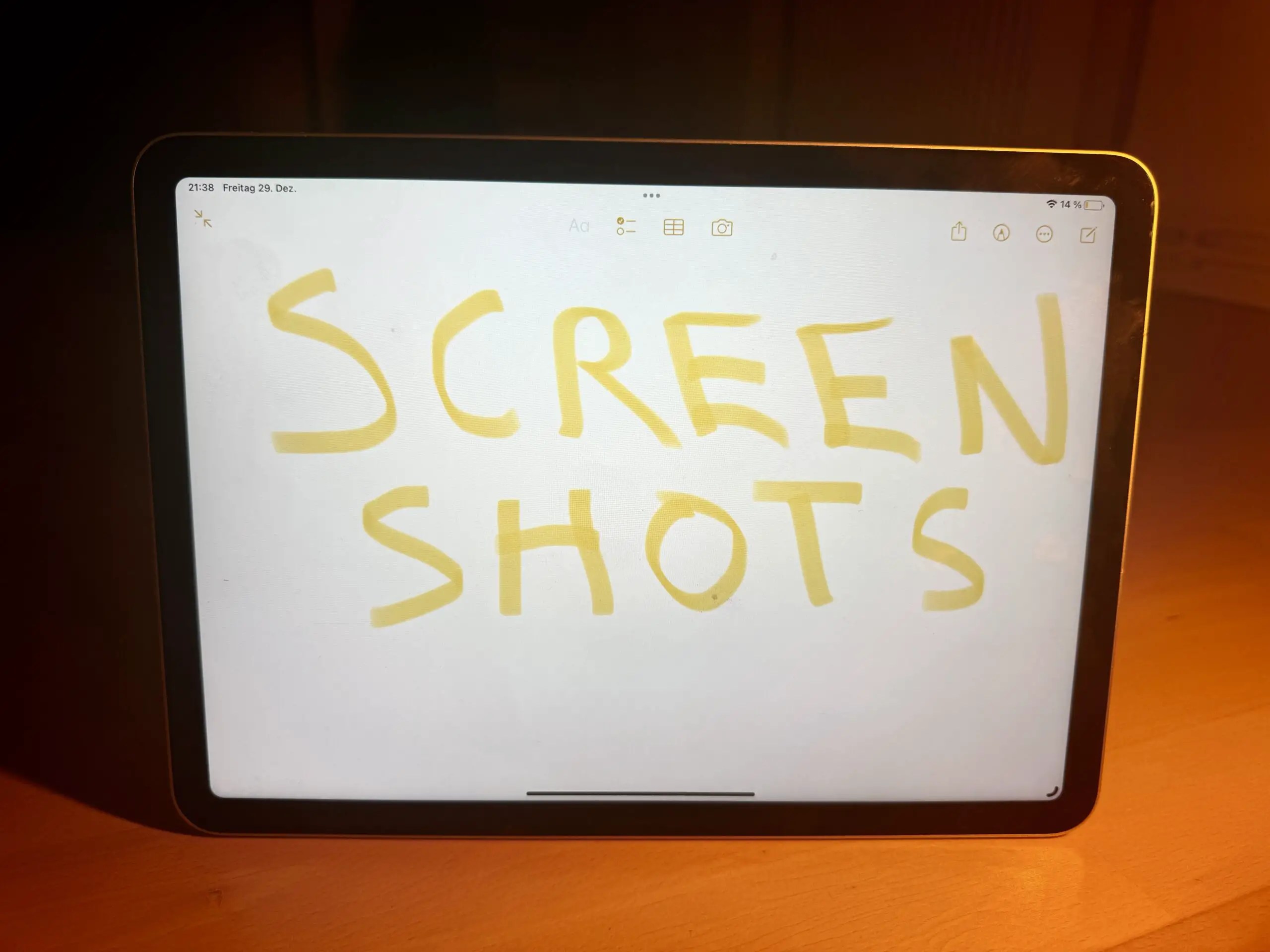How to take a screenshot on the iPad